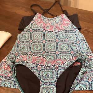 36 D/DD Athleta tankini and medium bottoms